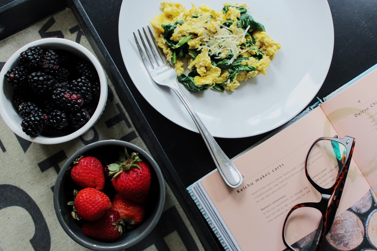 Image - healthy breakfast eggs strawberry