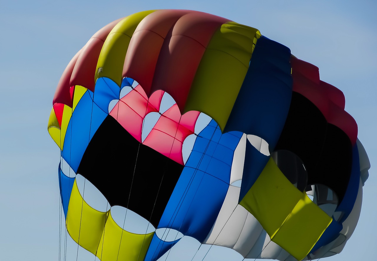 Image - parachute paragliding balloon sky