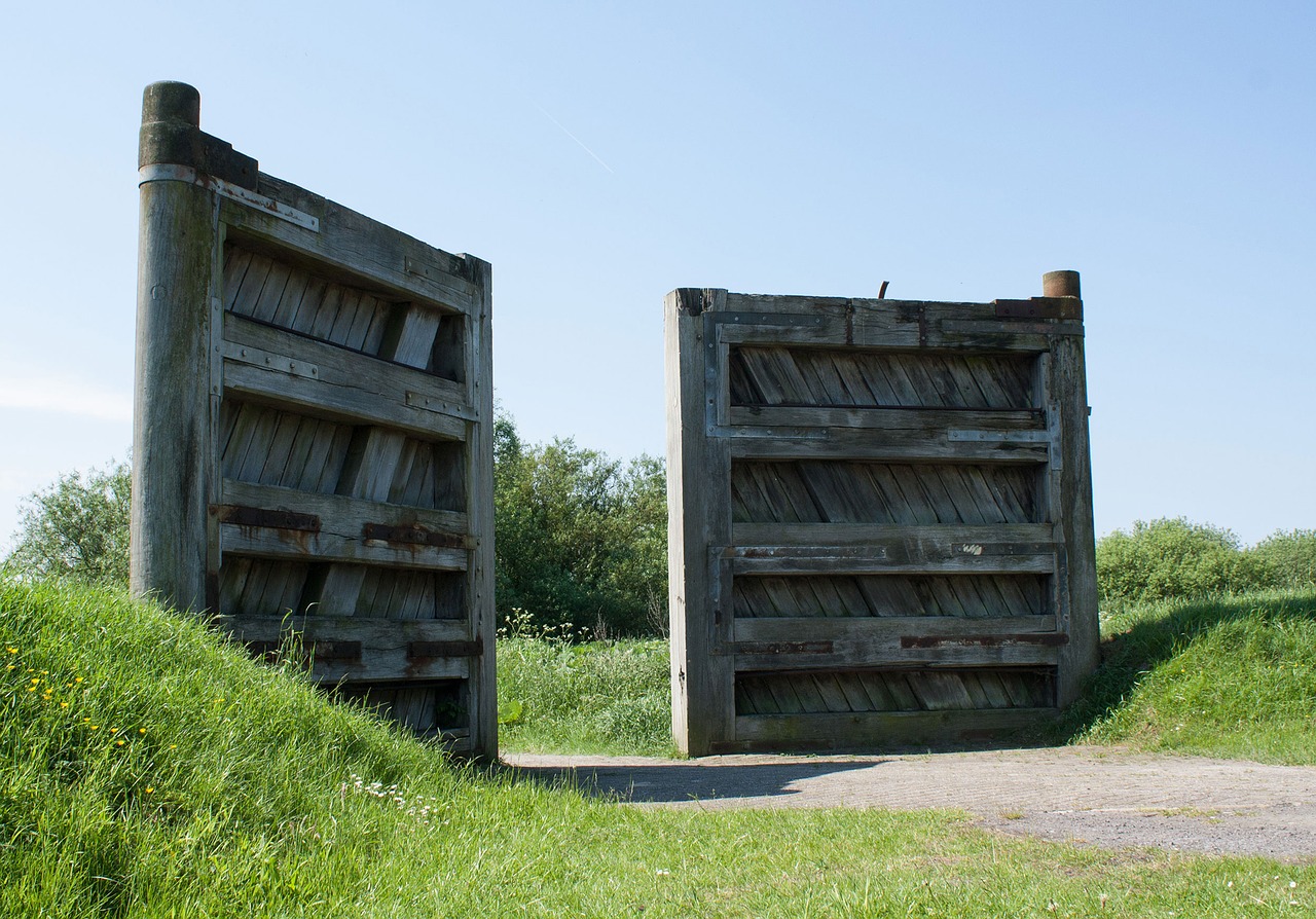 Image - sluice gate old wood construction