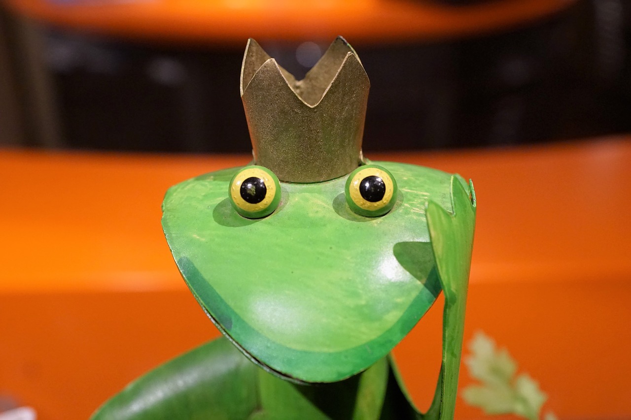 Image - frog king green figure märchem