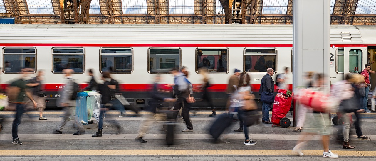 Image - train milan railway station human