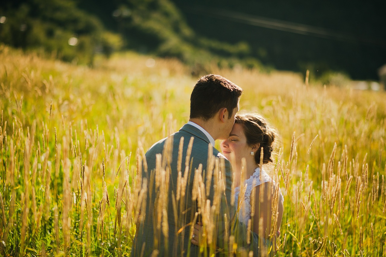 Image - goldenrod kiss wedding couple love