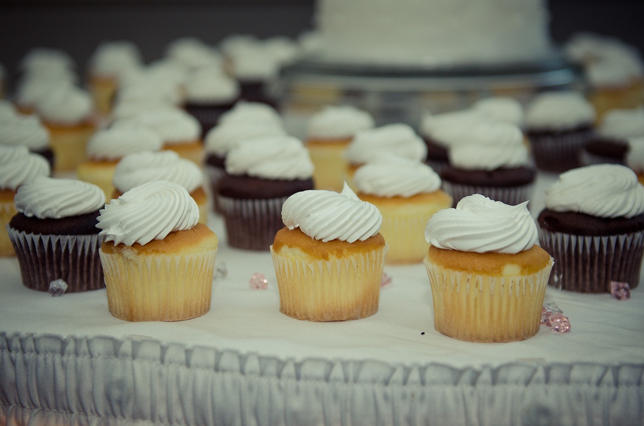 Image - cupcakes desserts vanilla chocolate