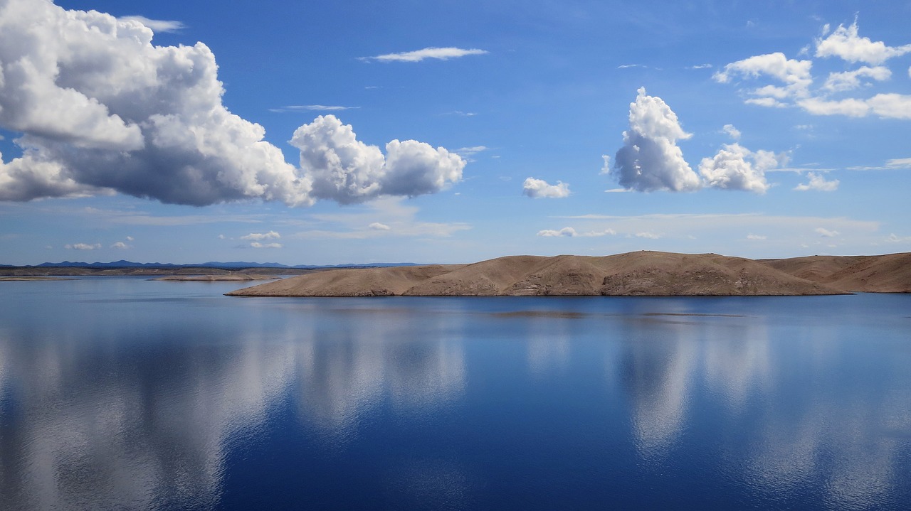 Image - mirror clouds reflection the coast