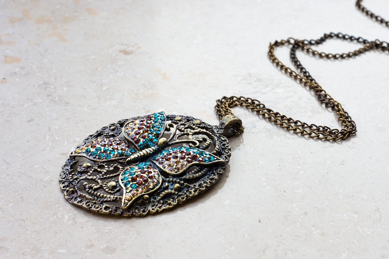Image - chain jewellery butterfly trailers