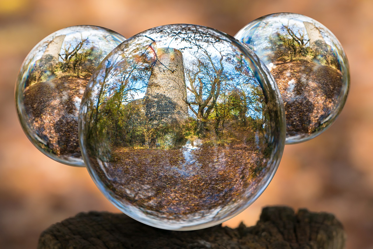 Image - glass ball tomburg autumn