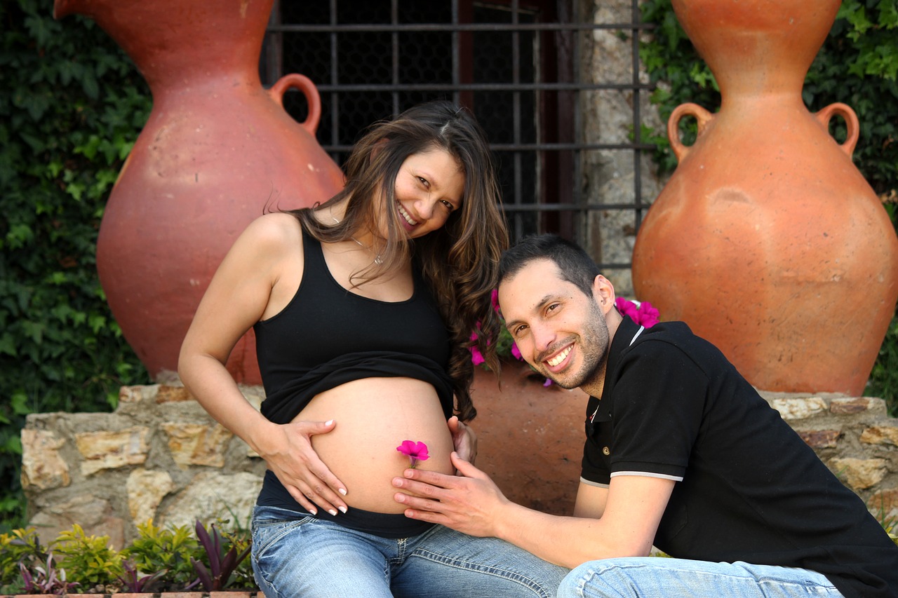 Image - pregnancy birth couple grooms