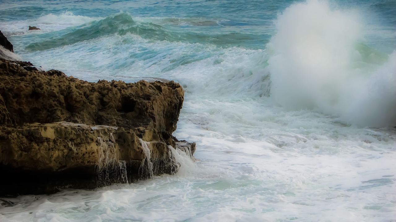 Image - wave smashing sea beach nature