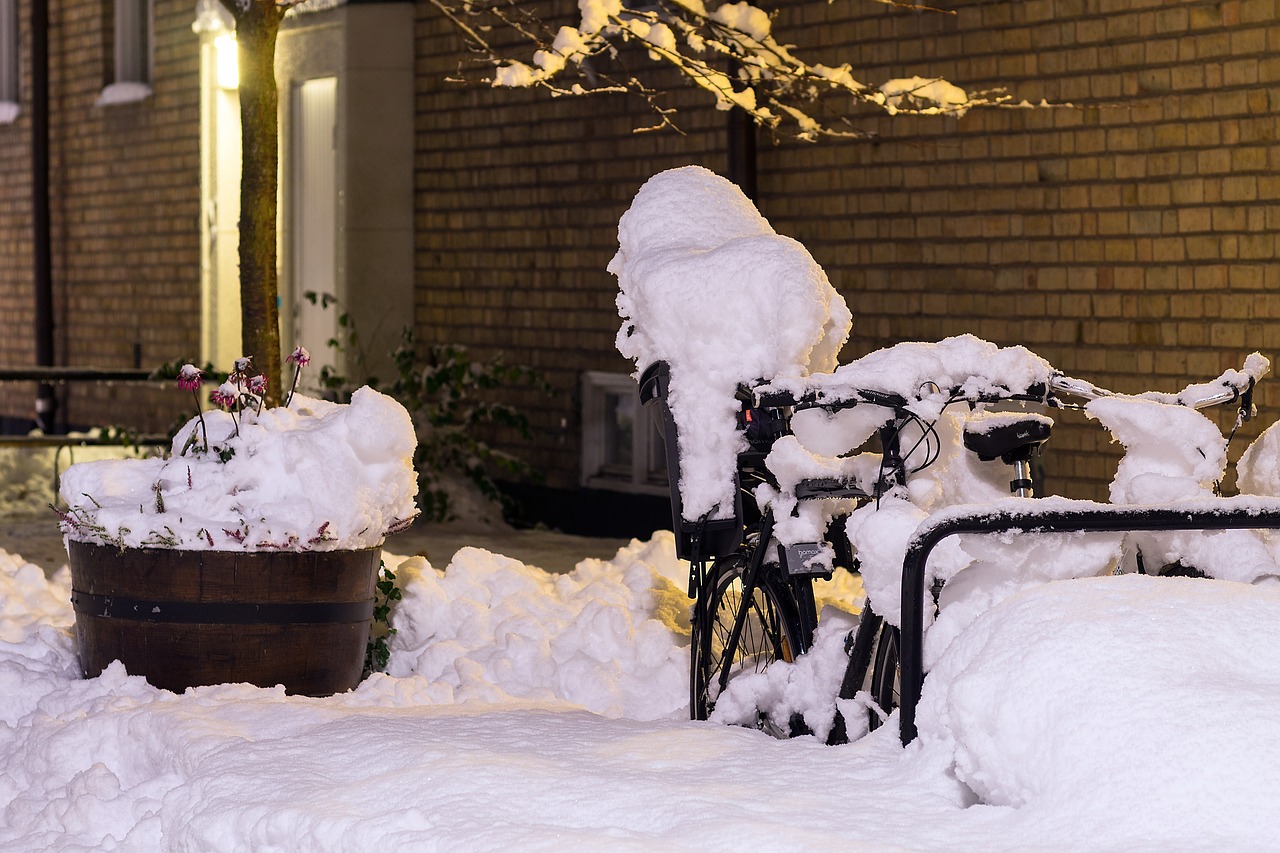 Image - bicycle snow covered cold cycle