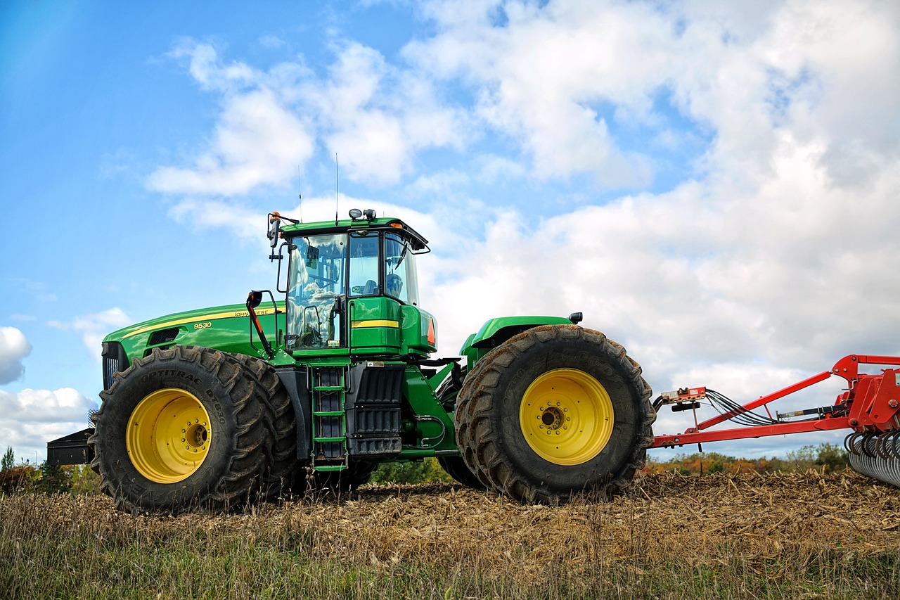 Image - tractor farming farm green