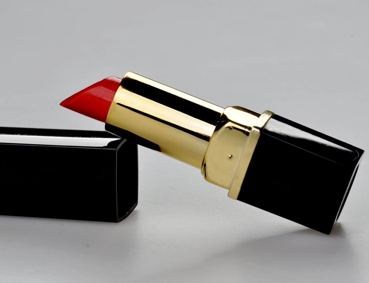 Image - lipstick plastic reflector makeup