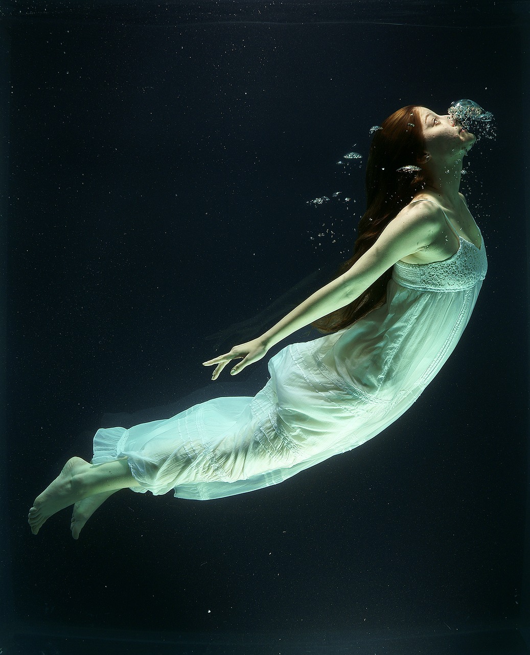 Image - under water fashion woman increased