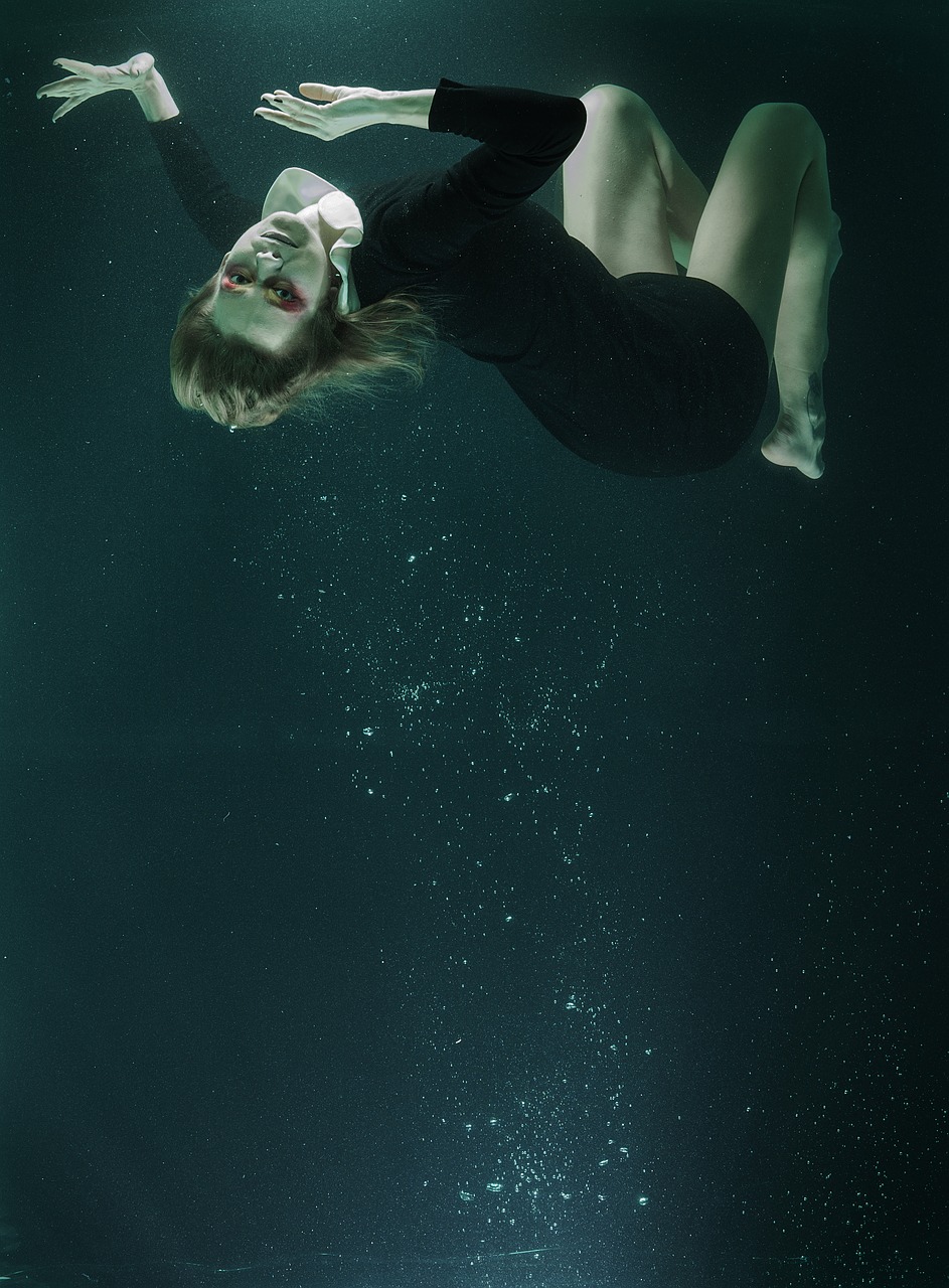 Image - under water fashion woman increased