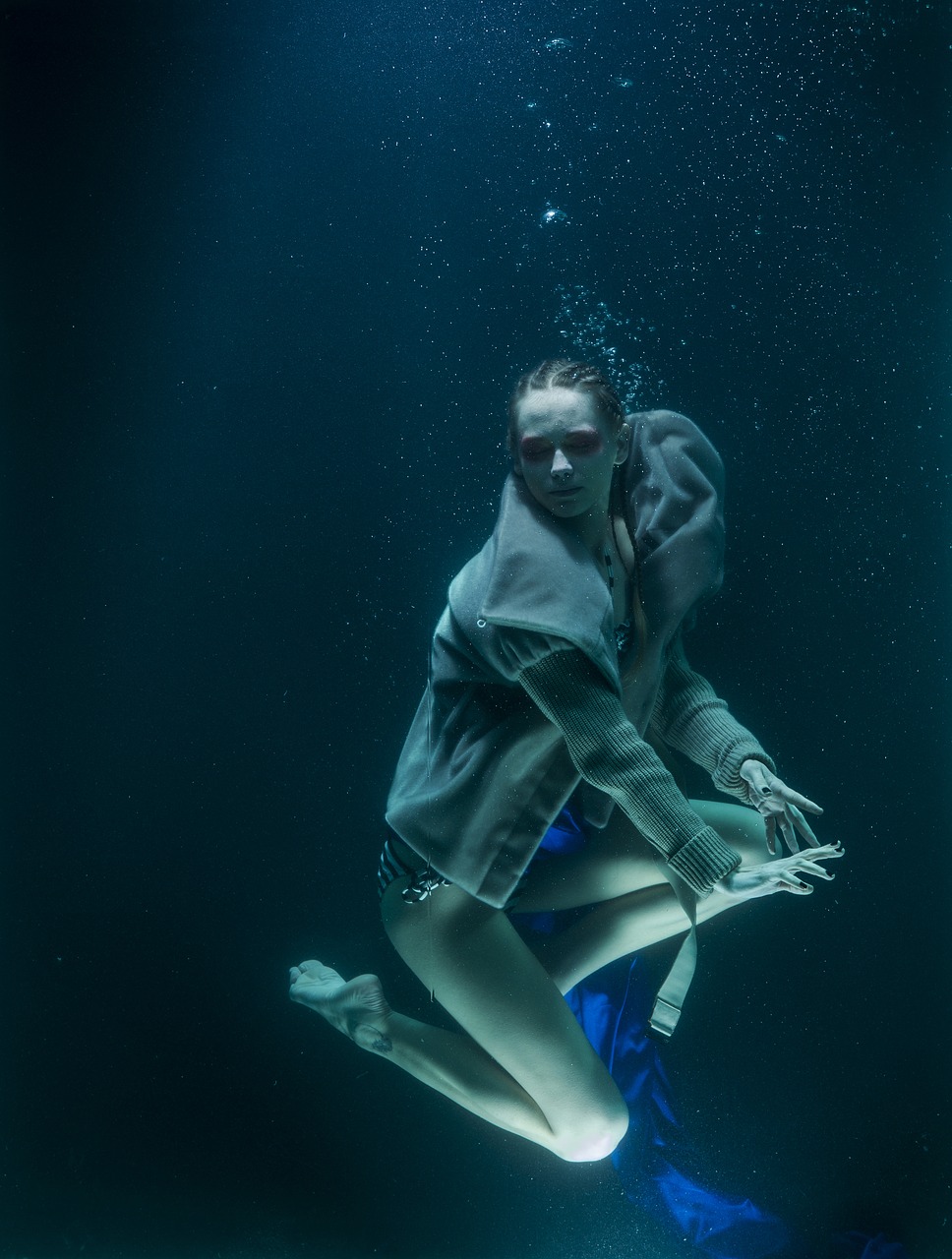 Image - under water fashion woman increased