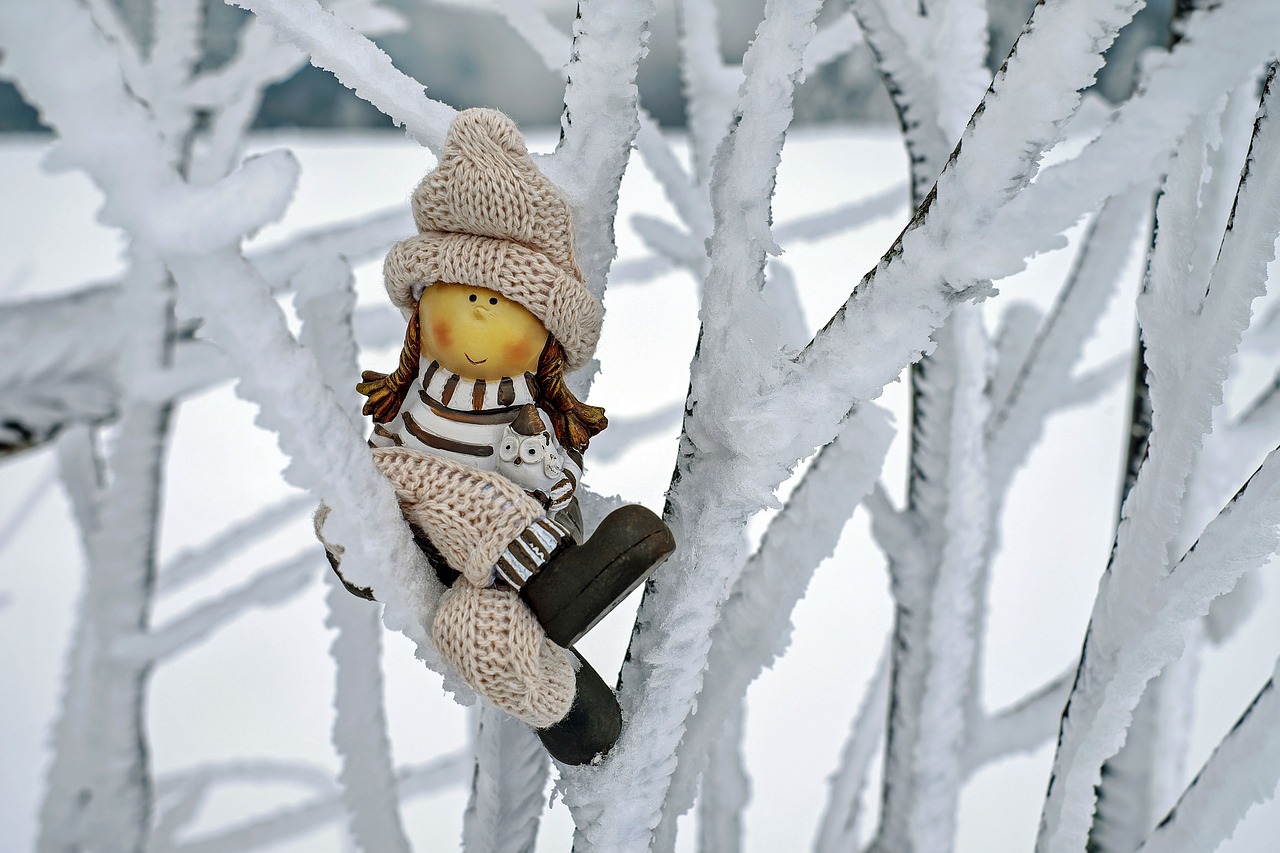 Image - girl figure cap winter snow cold