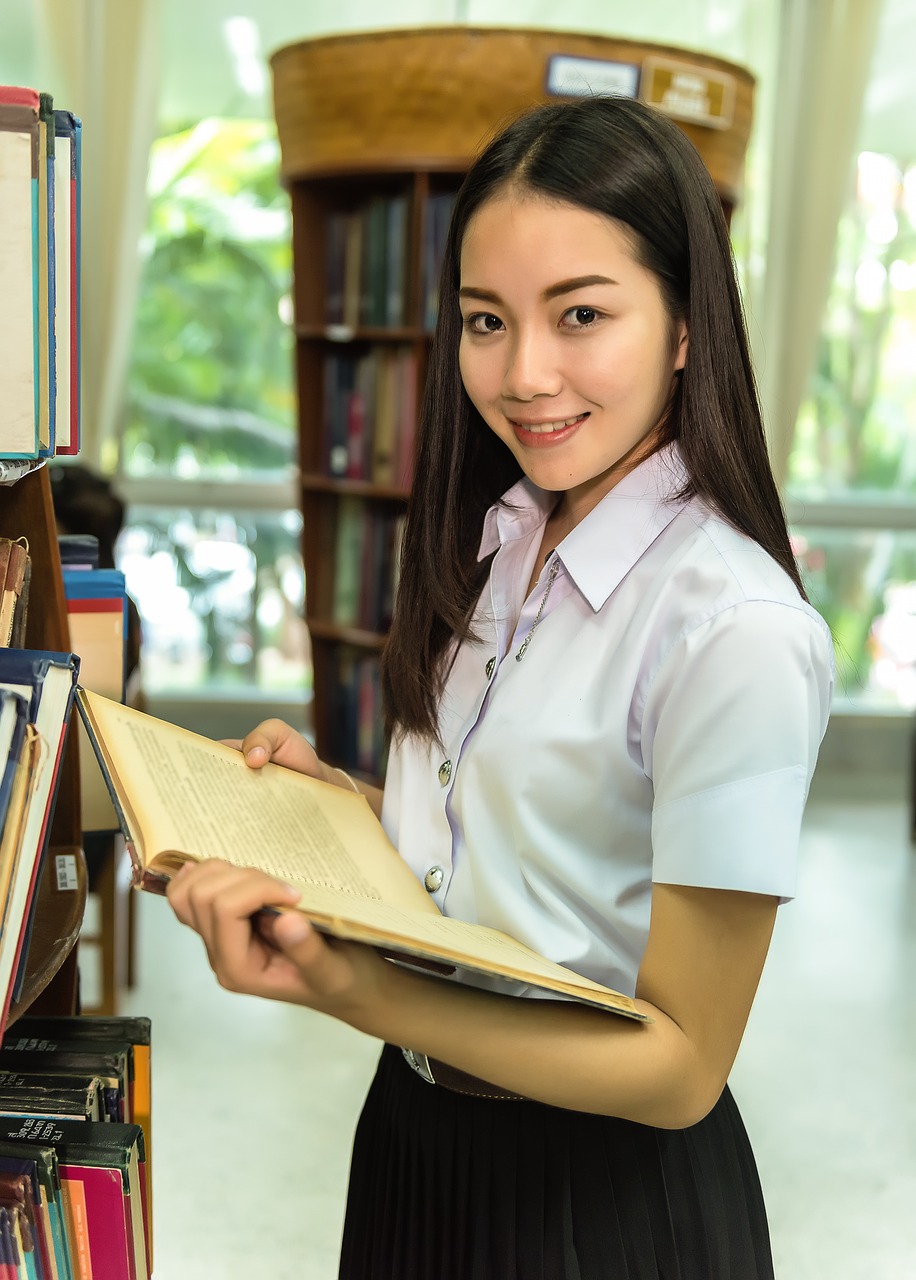 Image - woman library students study of