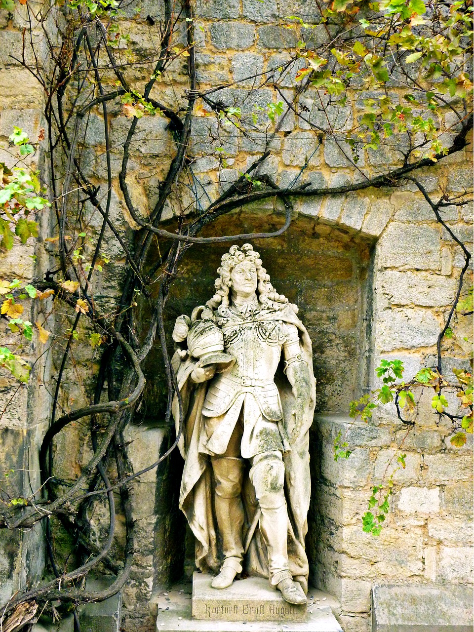 Image - stone sculpture ernest augustus