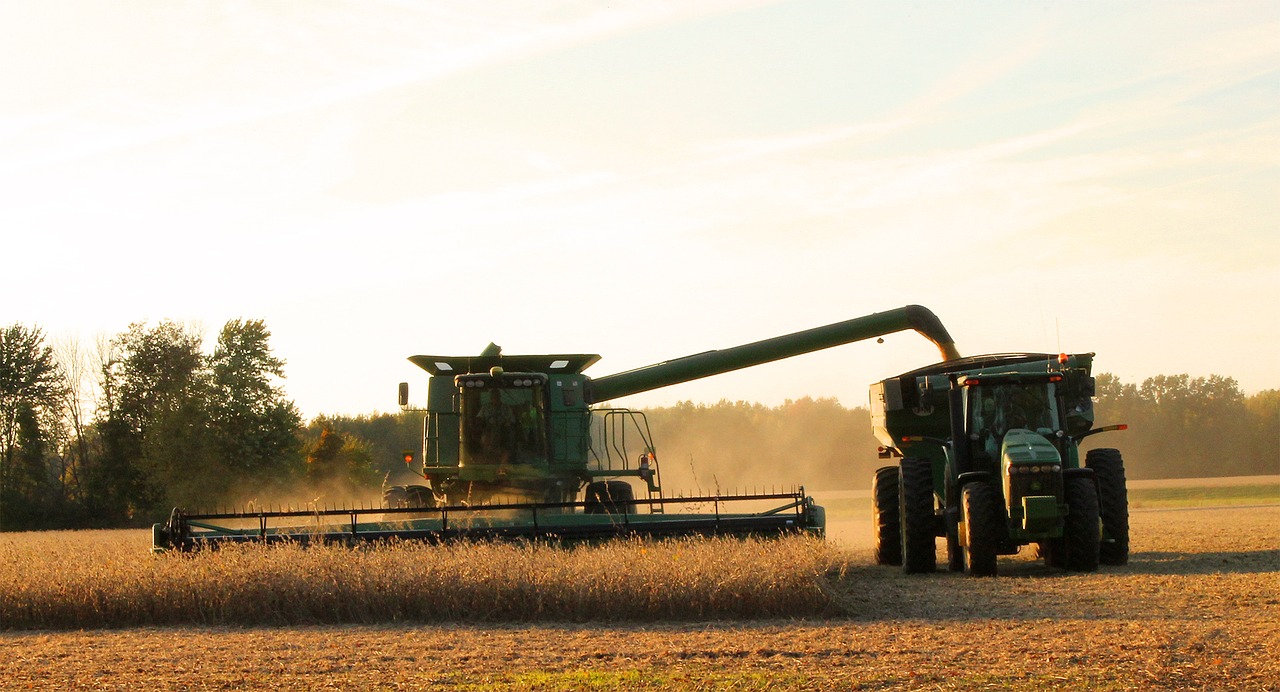 Image - harvest harvester teamwork