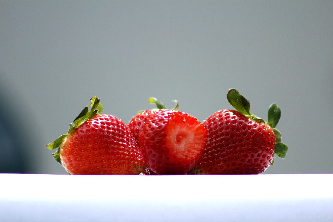 Image - strawberries provocative fruit