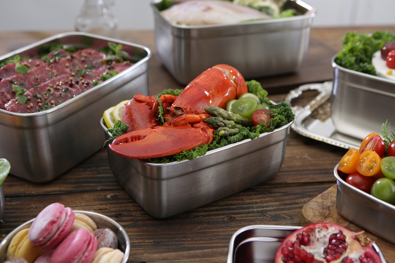 Image - lobsters stainless steel containers