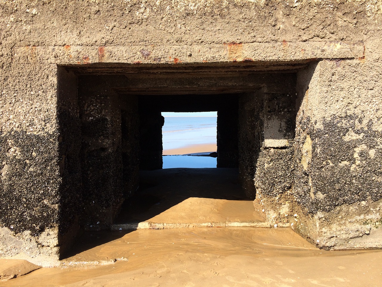 Image - focus view beach bunker