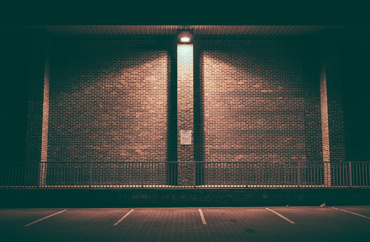 Image - brick wall empty lighted night