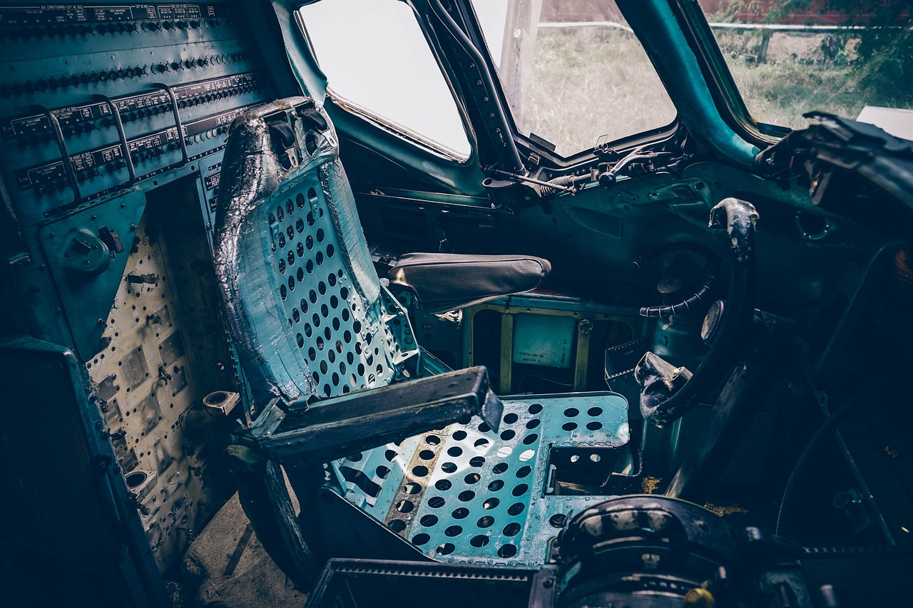 Image - chair cockpit damaged old seat