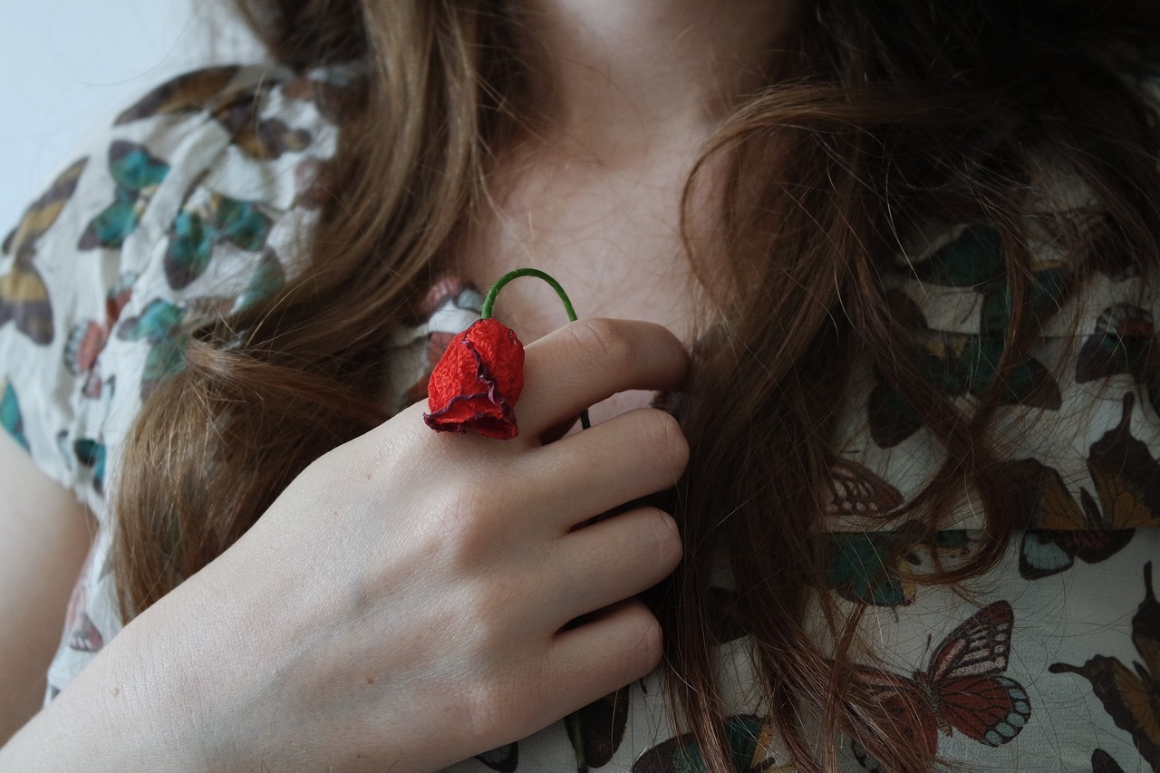 Image - flora flower hand person rose