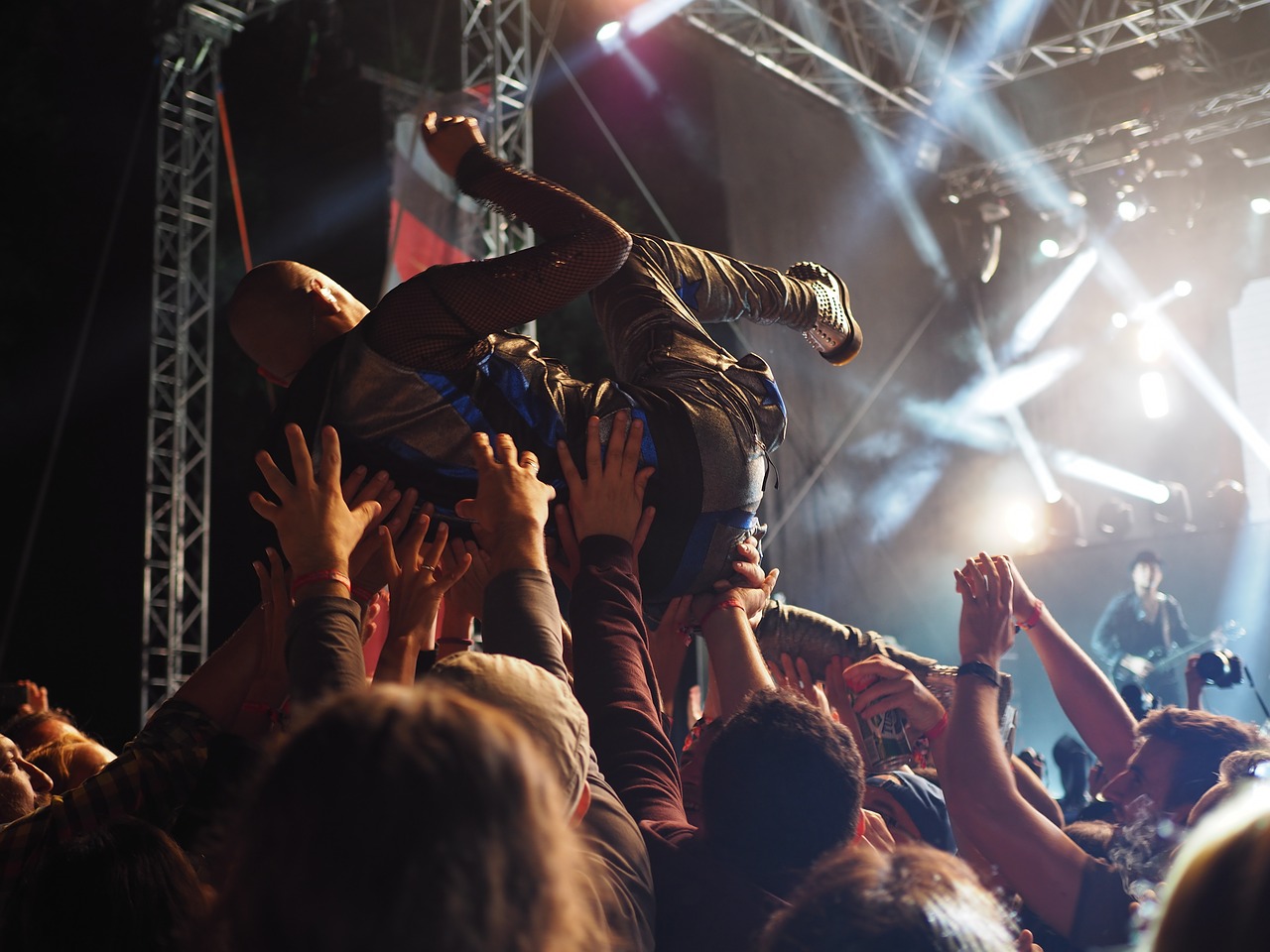 Image - adult artists audience band