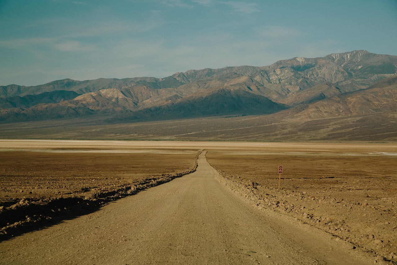 Image - dirt road dry landscape mountains