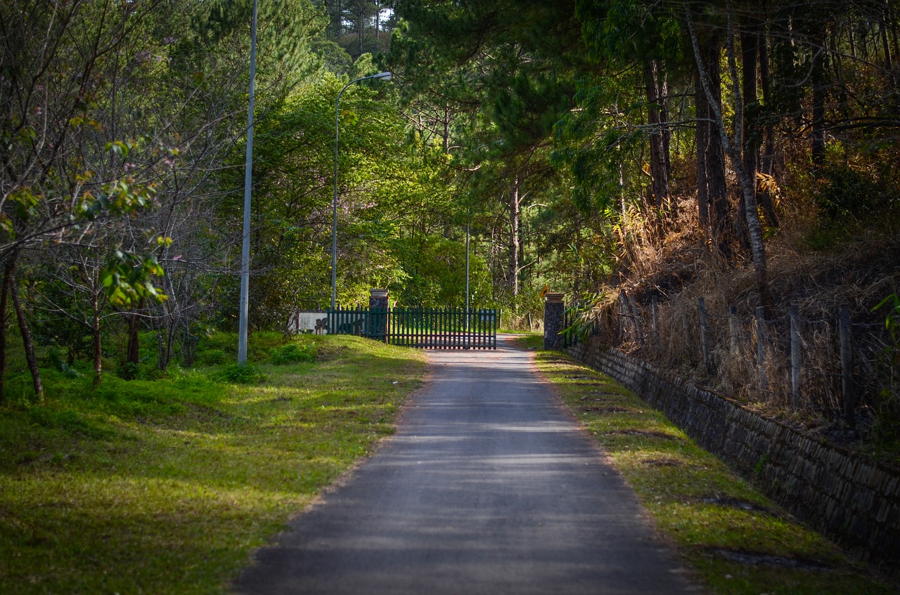Image - private road village