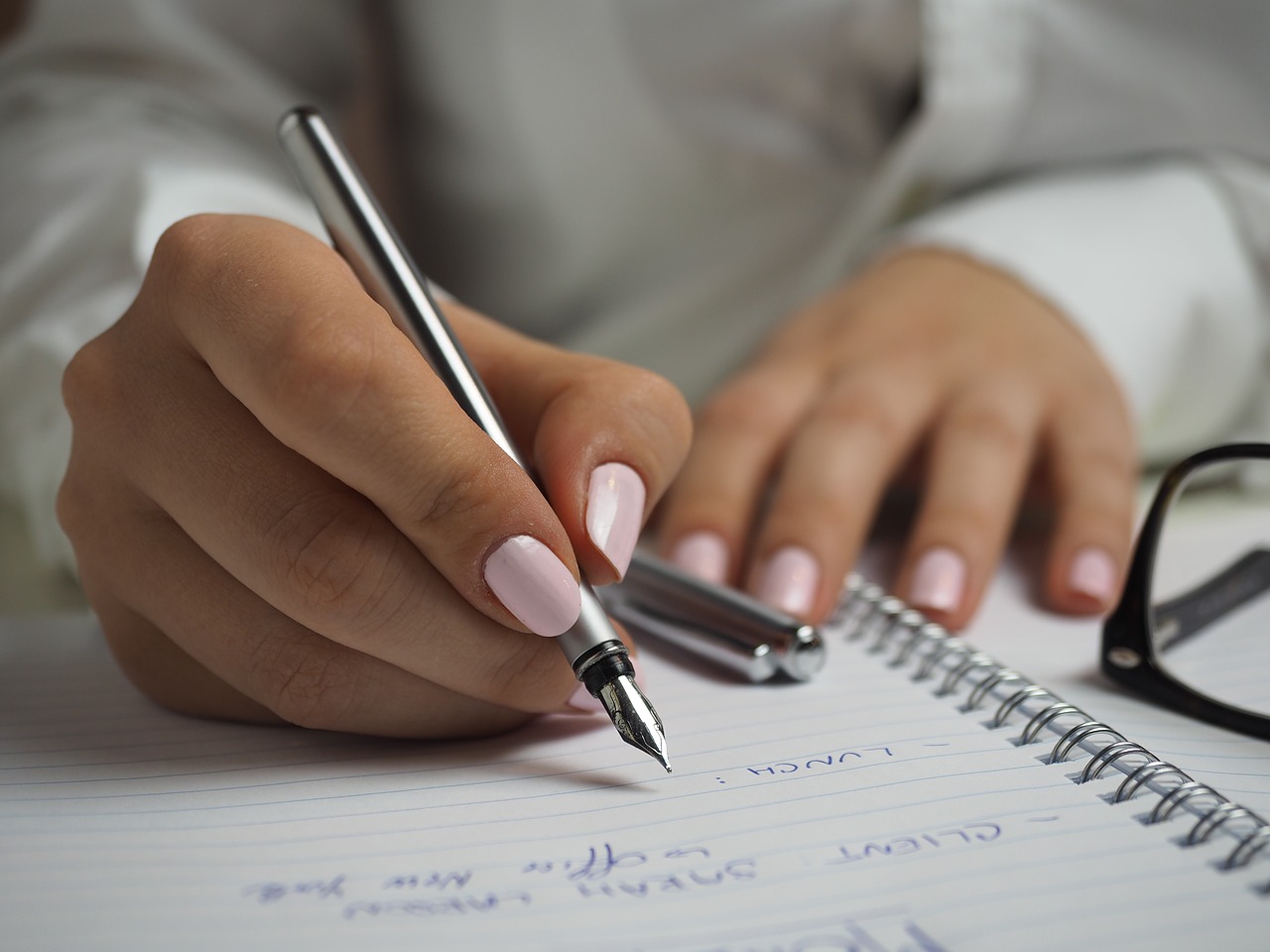 Image - composition fountain pen hands