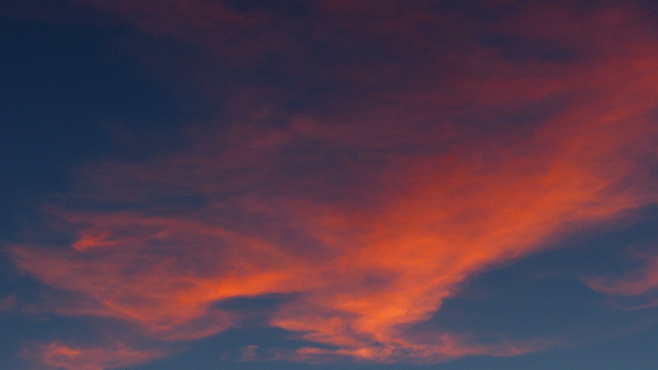 Image - sky clouds red reddish
