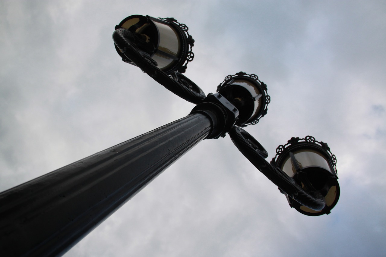 Image - lamp post sculpture top