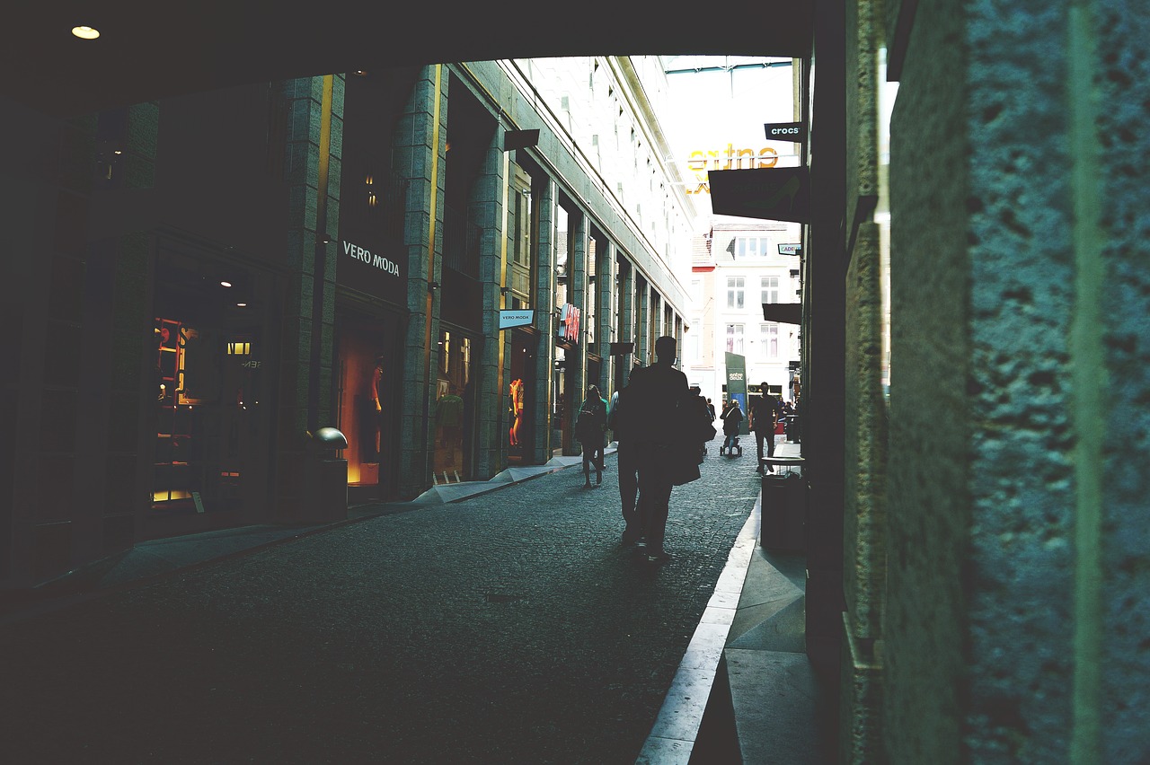 Image - people shopping streets