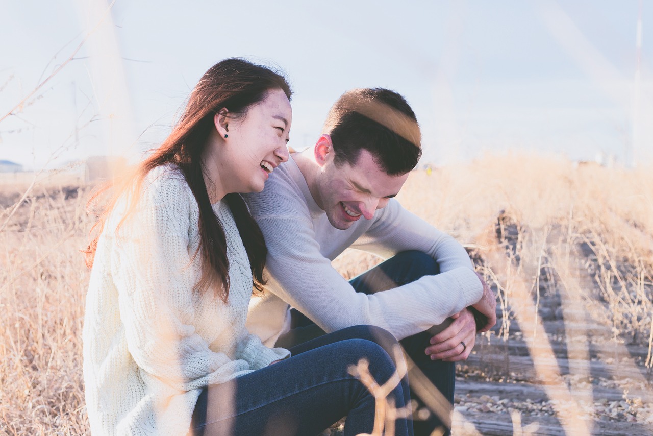 Image - couple grass happy laughing lovers