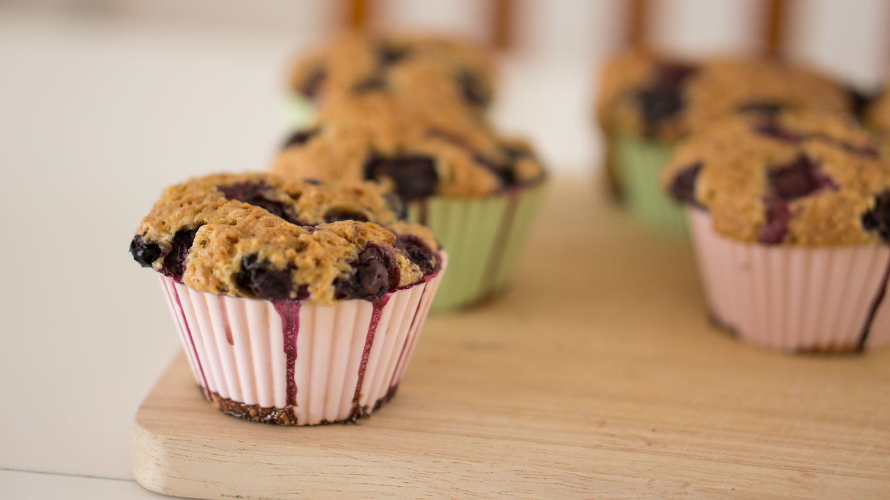 Image - baking blueberry muffins cupcakes