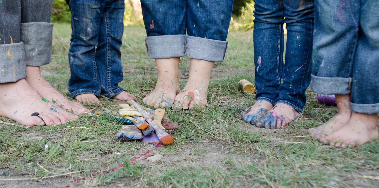 Image - family family pictures feet kids