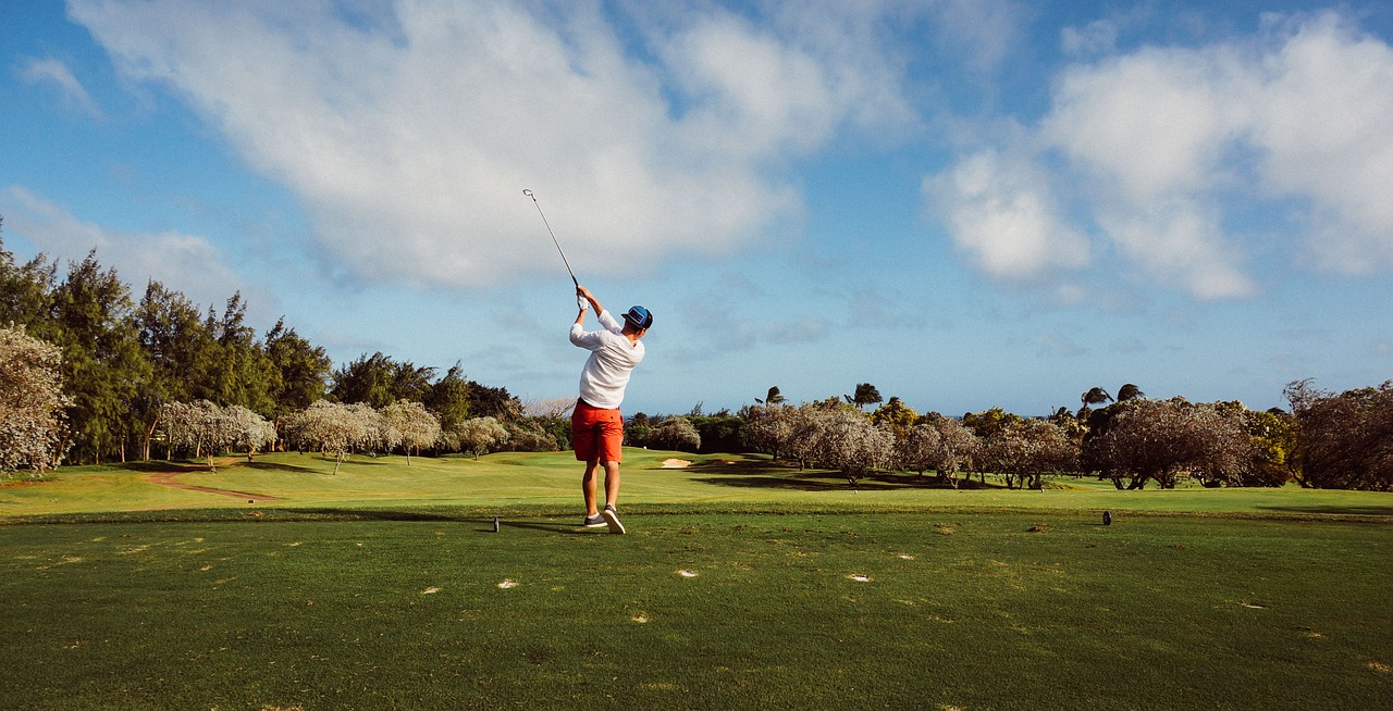 Image - clouds golf golf course golfer