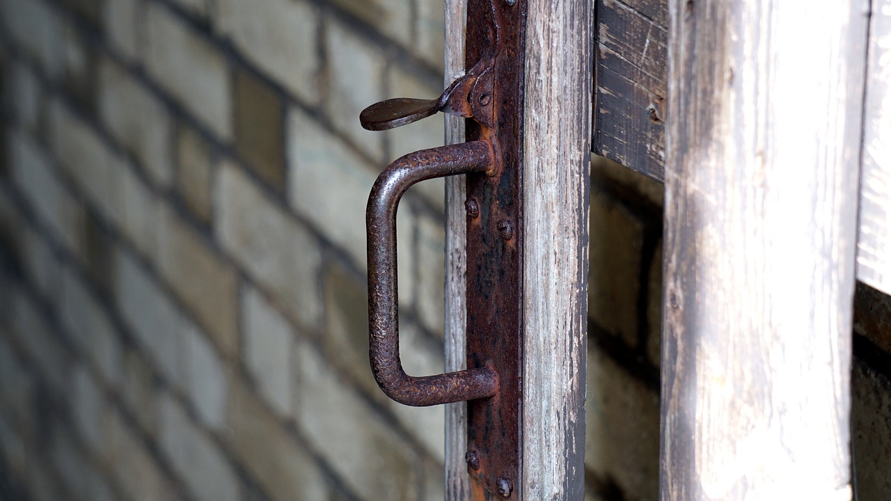 Image - brick brick wall gate handel latch