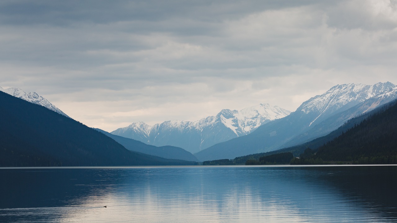 Image - clouds lake mountain range