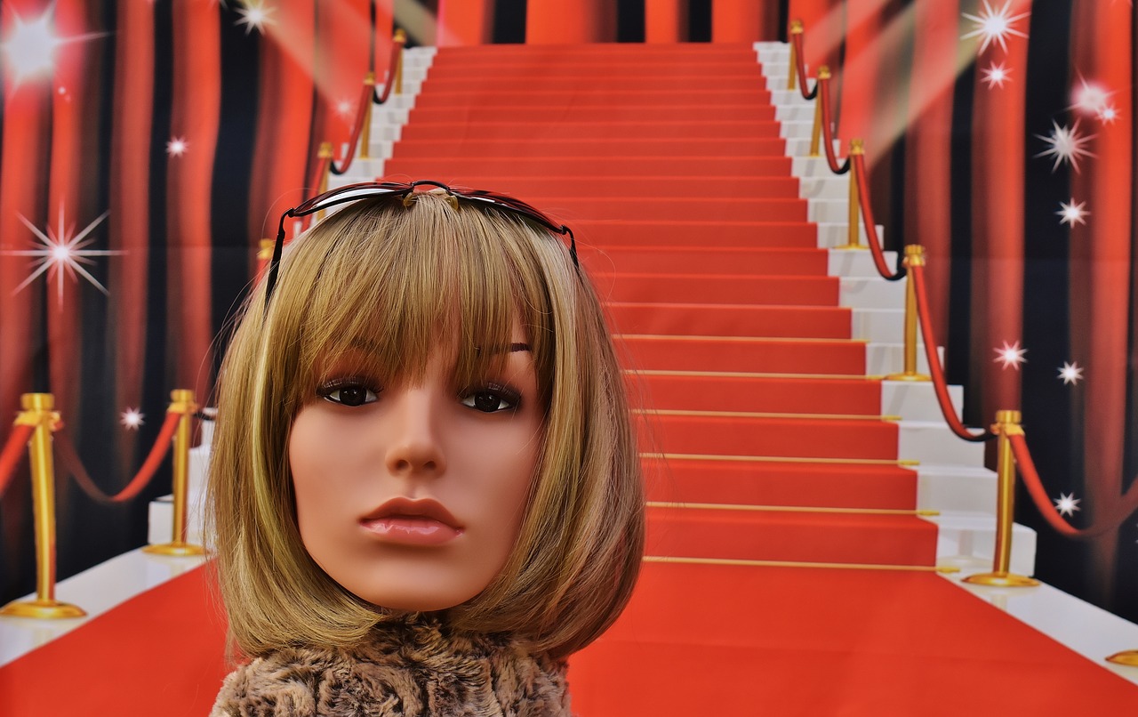 Image - red carpet stairs glamour woman