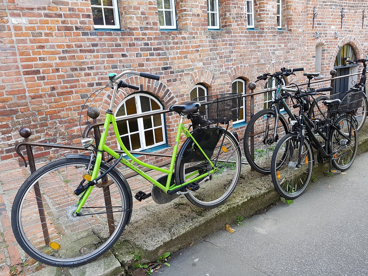 Image - bicycles wheel cycling traffic