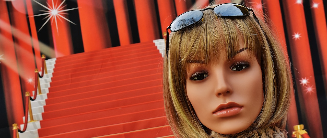 Image - red carpet stairs glamour woman