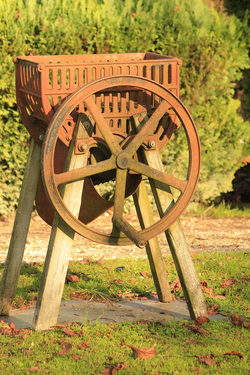 Image - fruit press obsolete rusty