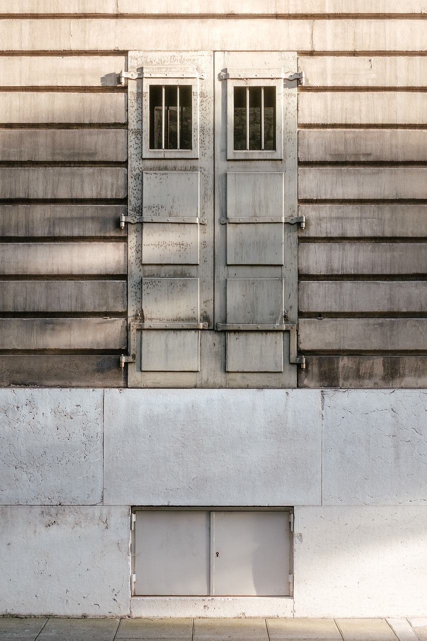 Image - building pattern pavement wall