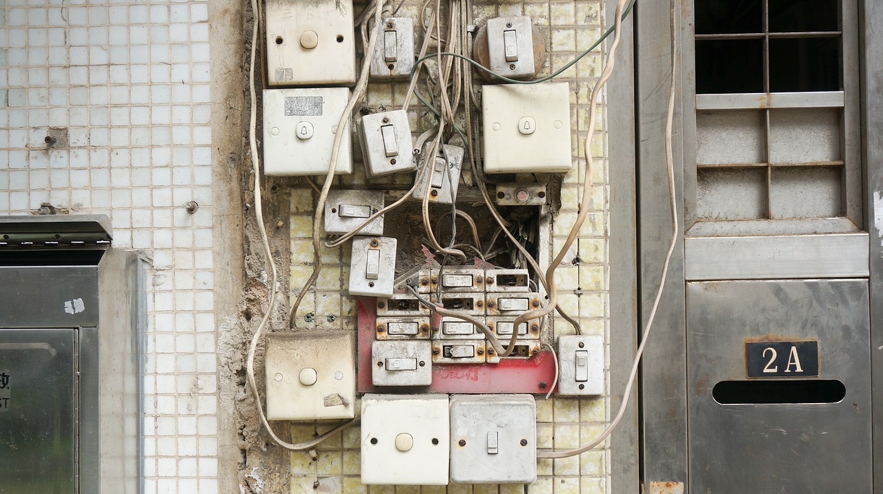 Image - broken dirty electrical wires