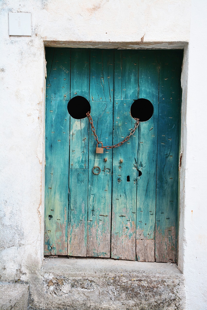 Image - antique dirty door entrance gate