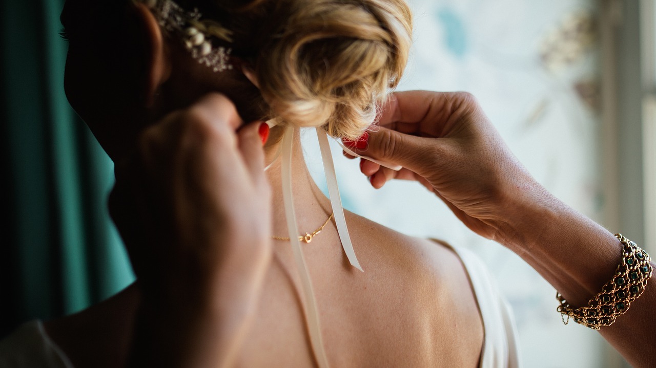 Image - beautiful blond bracelet bride