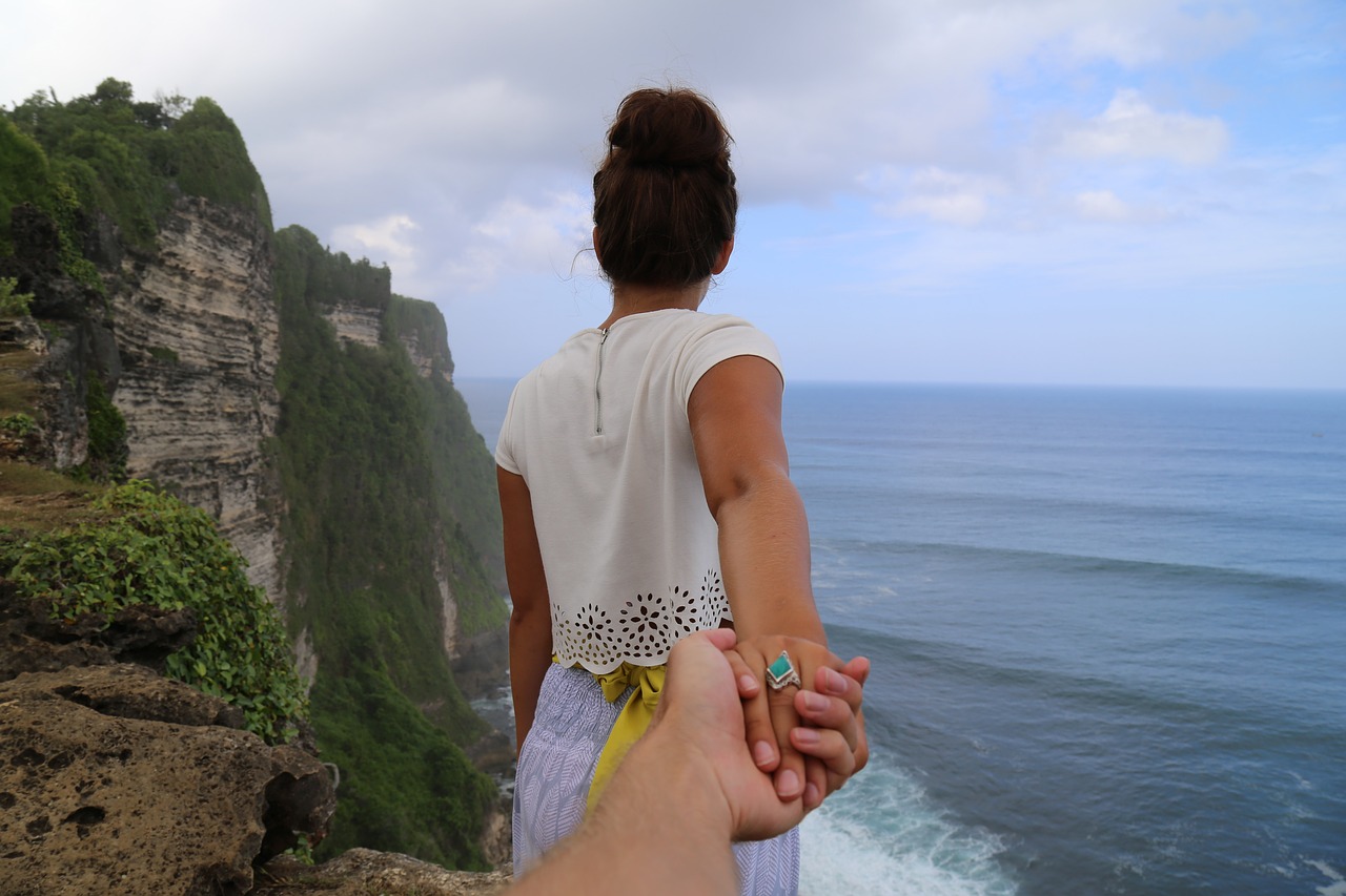 Image - beach cliff coast couple hands